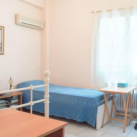 Family Apt With Garden Next To The Sea Афины Экстерьер фото