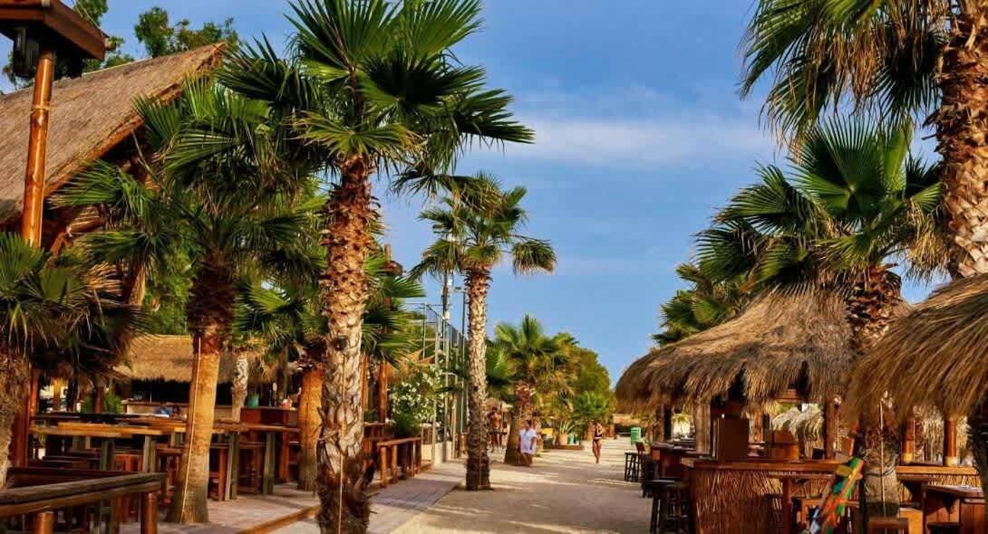 Family Apt With Garden Next To The Sea Афины Экстерьер фото
