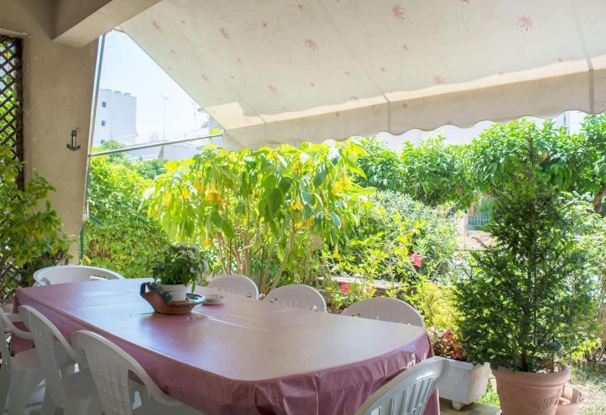 Family Apt With Garden Next To The Sea Афины Экстерьер фото